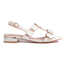 Sandalias planas blancas con estilo blanco