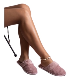 Zapatillas rosas decoradas con hilo Sira rosado