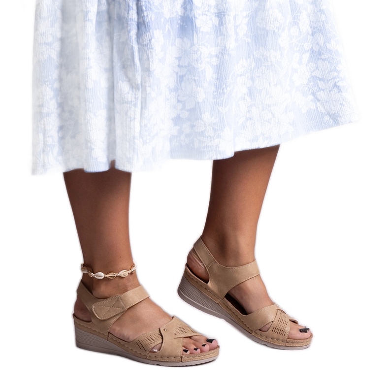 Sandalias cuña baja Kirane beige