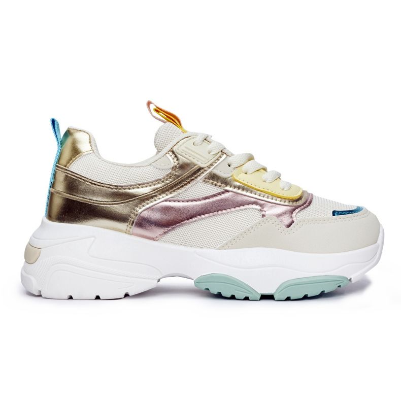 Calzado deportivo de mujer con suela gruesa. dorado