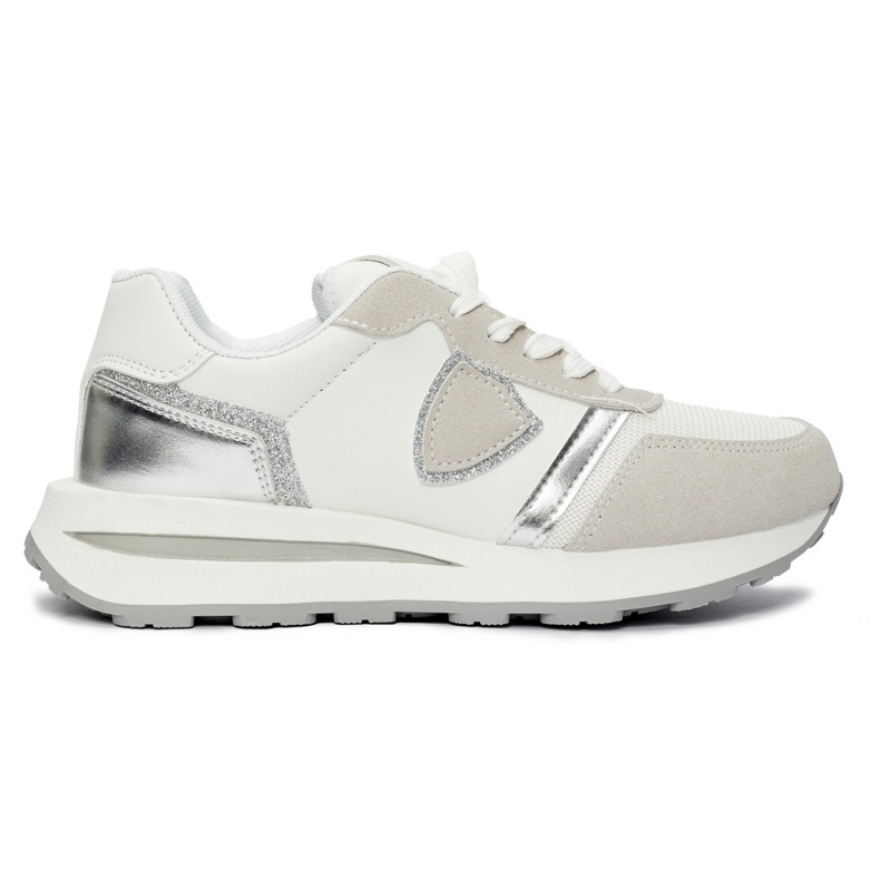 Zapatillas deportivas blancas de mujer. blanco