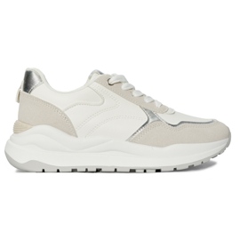 Deportivas blancas de mujer con suela gruesa. blanco