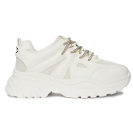 Zapatillas blancas de mujer. blanco