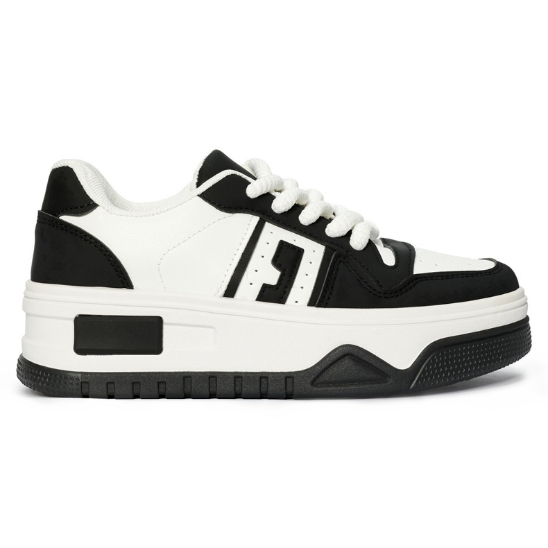 Zapatillas con plataforma en blanco y negro.