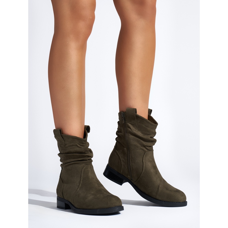 Botines de ante con volantes verde oscuro
