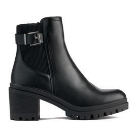 Elegantes botines negros de tacón