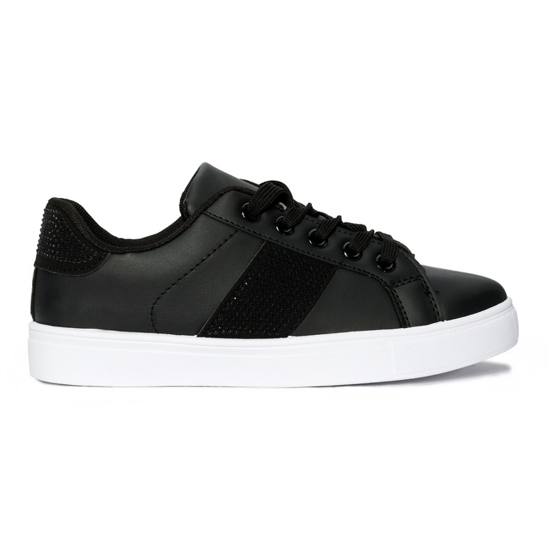 Zapatillas negras en la plataforma negro