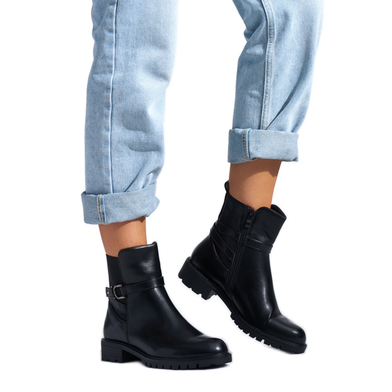 Botas negras de mujer con hebilla decorativa negro
