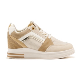 Deportivas de mujer beige con cuña oculta. Deportivas de mujer beige con cuña oculta.