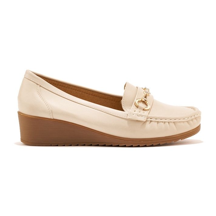 Mocasín cuña mujer beige con adorno dorado