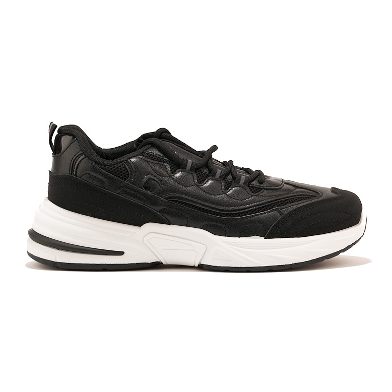 Deportivas de mujer negras con suela gruesa. negro