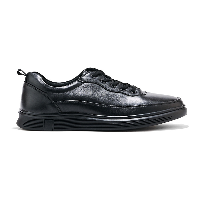 Zapatos deportivos con cordones de hombre negros.
