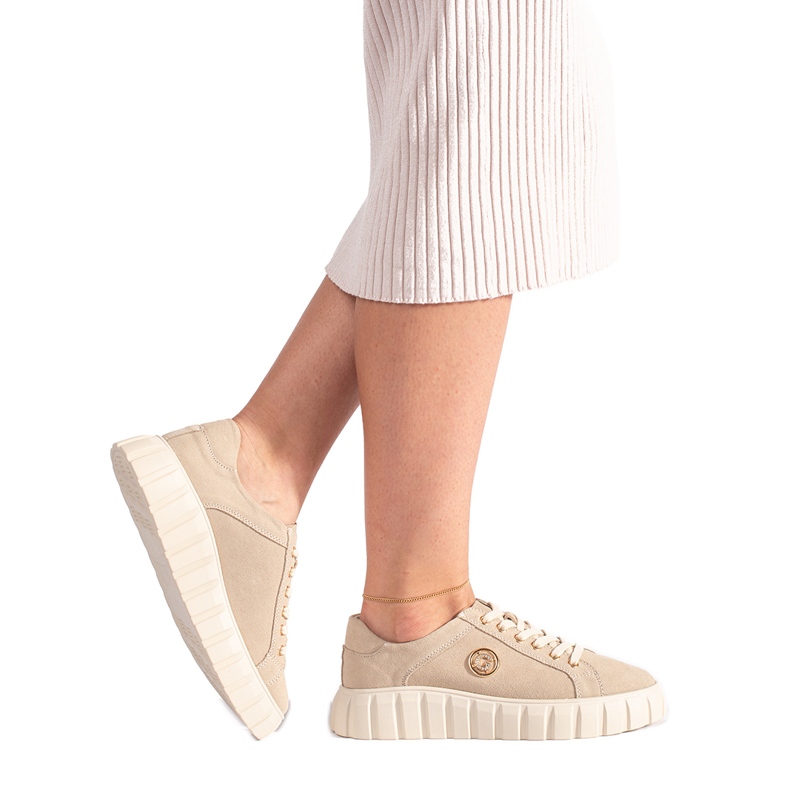 Zapatos con plataforma beige claro confeccionados en piel serraje