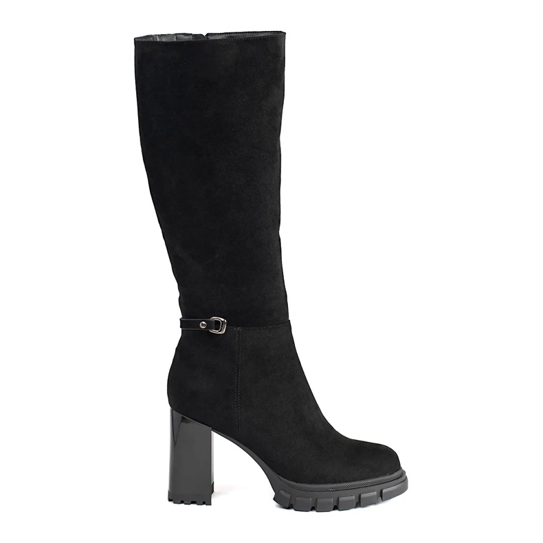 Botas clásicas de tacón de ante negro.