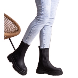 Botas Kunegunda negras con suela maciza. negro
