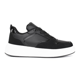 Zapatillas de mujer negras con suela gruesa. negro