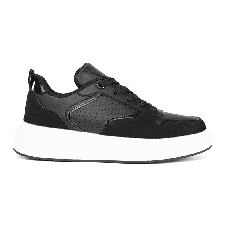 Zapatillas de mujer negras con suela gruesa. negro