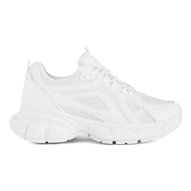 Zapatillas blancas con suela gruesa. blanco