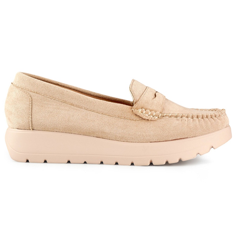 Cómodos mocasines de mujer beige con suela gruesa y plantilla de piel.