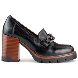 Mocasines negros con tacón más grueso y zapatos bajos.