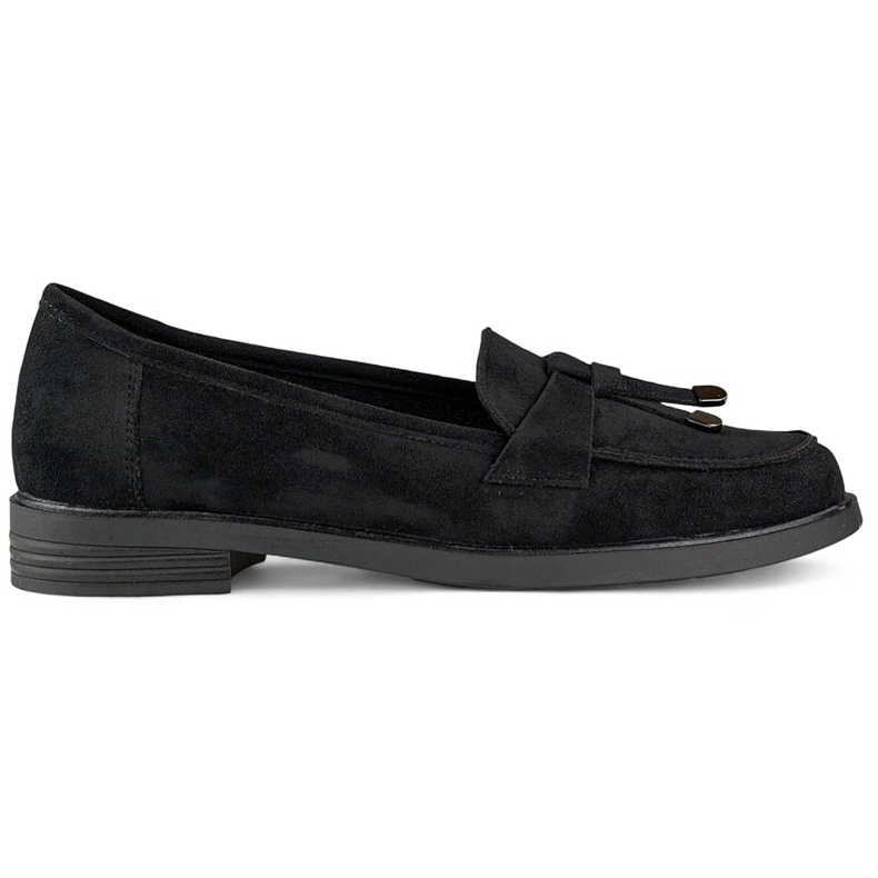 Zapatos de ante negro con suela plana.