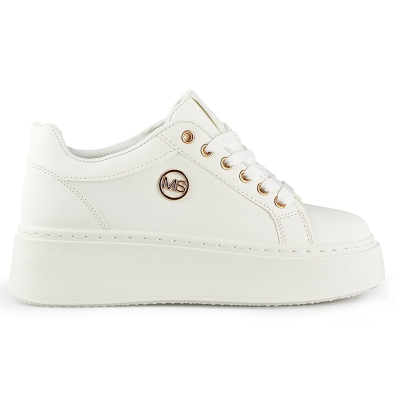 Zapatillas blancas de mujer con suela gruesa. blanco