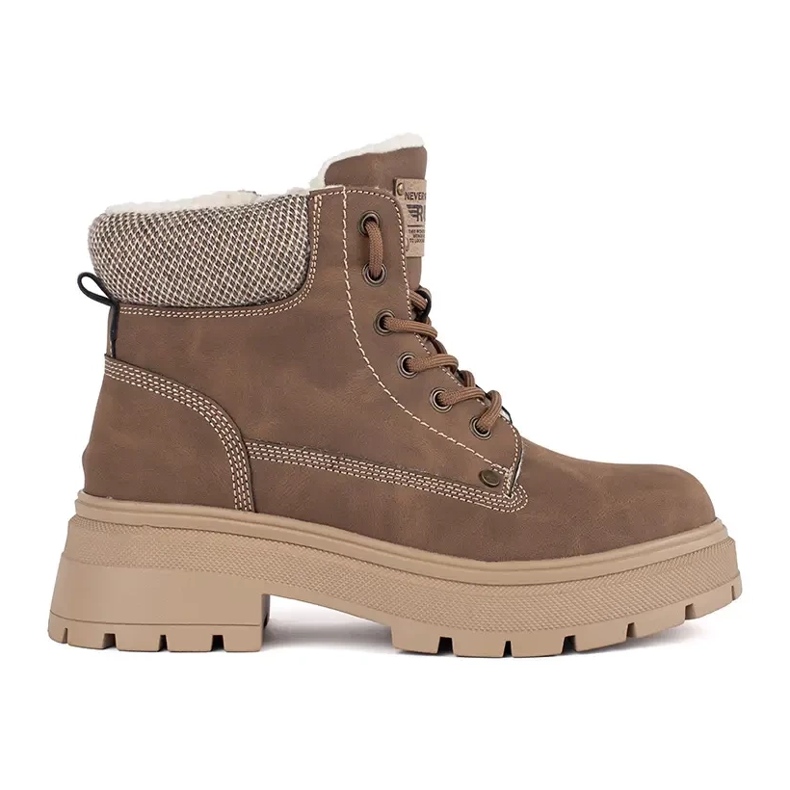 Botas de mujer con aislamiento marrón.