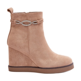 Botas cuña Kaiviana beige con tira decorativa