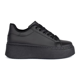 Zapatillas negras en la plataforma negro