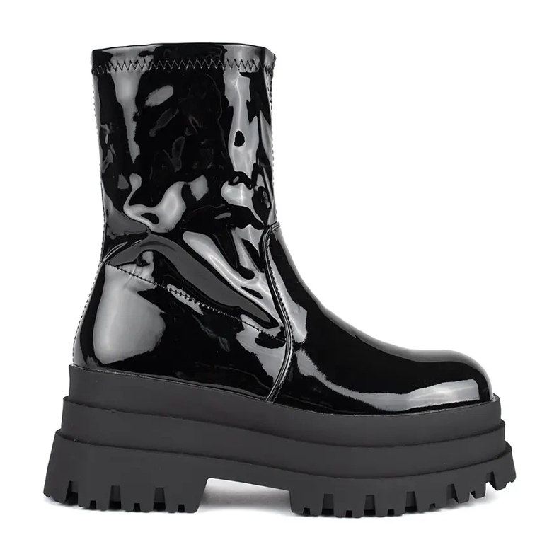 Botines negros charol con plataforma alta