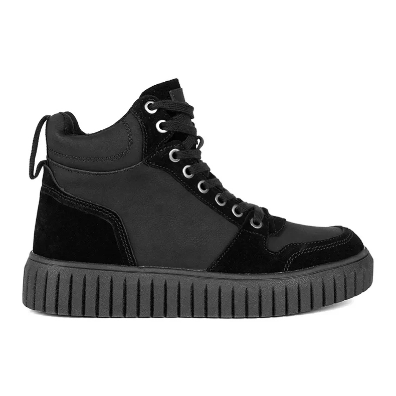 Botas negras confeccionadas en piel natural con suela gruesa grabada. negro Botas negras confeccionadas en piel natural con suela gruesa grabada. negro