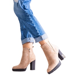 Botines beige con pedrería de Hayet