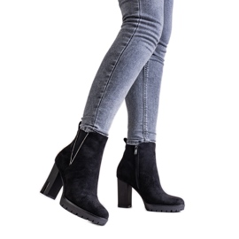 Botines Hayet de tacón negro con circonitas