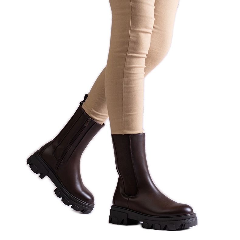 Botín alto marrón confeccionado en ecopiel Manera Botín alto marrón confeccionado en ecopiel Manera