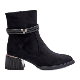 S.Barski Botas de mujer aisladas con tacón bajo y correas decorativas D&amp;A MR880-027 negro