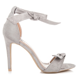 Vices Sandalias en un alfiler con un enlace. gris