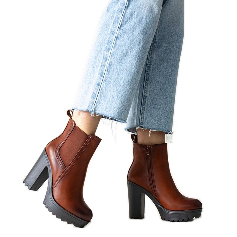 Botines marrones con tacón alto de Maladi marrón