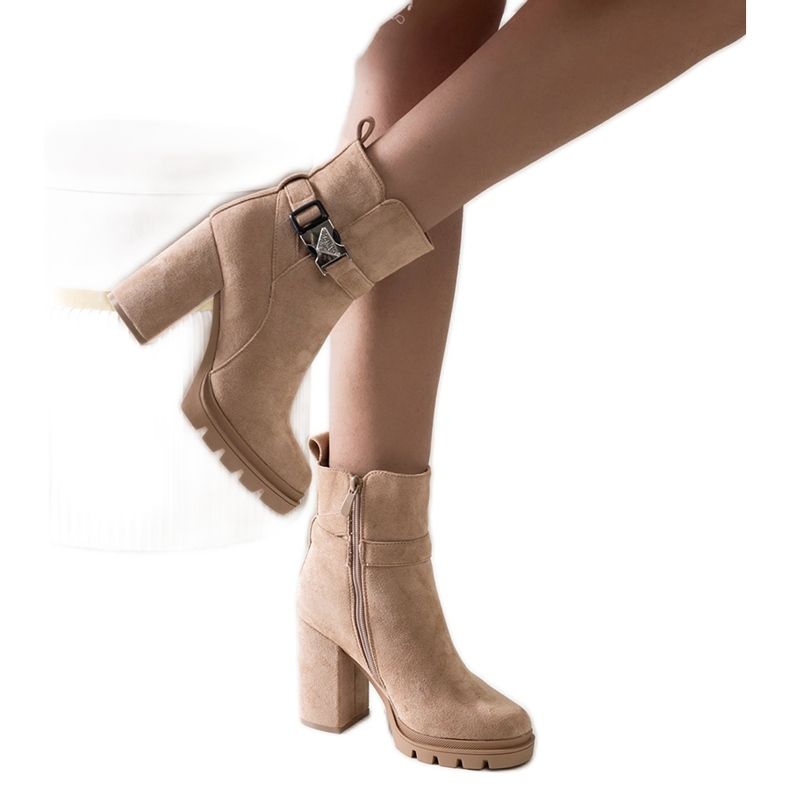 Botines beige decorados con hebilla Torhia