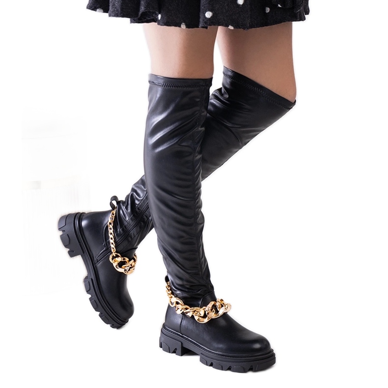 Botas planas negras con cadena de Aruen negro