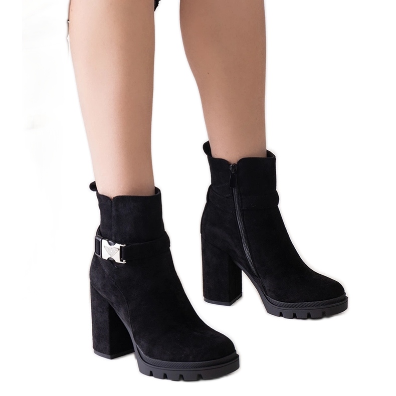 Botines negros de tacón adornados con hebilla Torhia