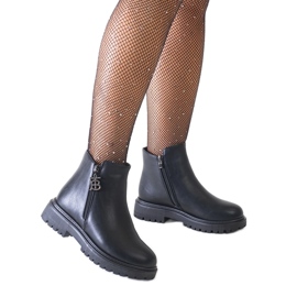Botines negros con colgante decorativo en la plataforma de ecopiel Melane