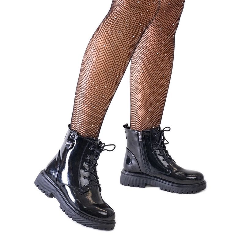 Botín obrero charol negro con plataforma Leonora Botín obrero charol negro con plataforma Leonora