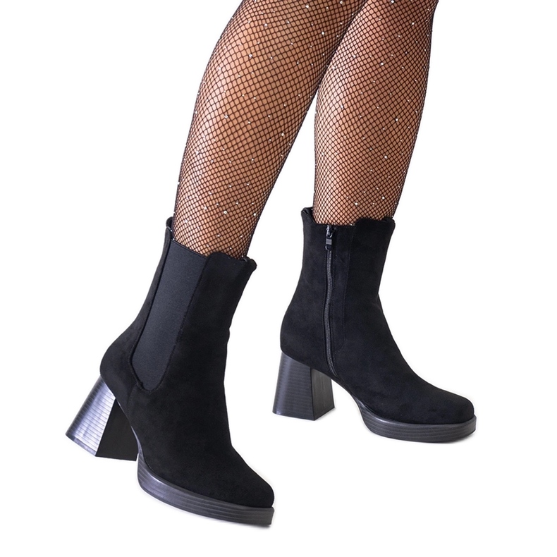 Botas negras con puntera cuadrada en tacón, ante ecológico Hesca negro Botas negras con puntera cuadrada en tacón, ante ecológico Hesca negro