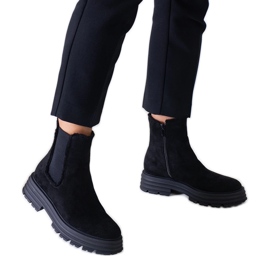 Botas altas negras sobre plataforma gruesa de ante ecológico Sabra. negro