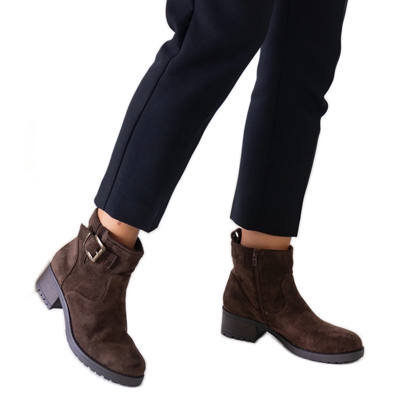 Botines marrones con aplicación metálica y tacón bajo, ante ecológico Nadiara marrón Botines marrones con aplicación metálica y tacón bajo, ante ecológico Nadiara marrón