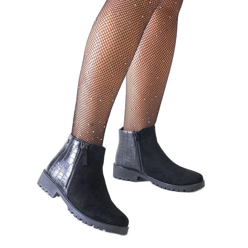 Botines negros con motivo de piel de cocodrilo, ante ecológico Mifsada Botines negros con motivo de piel de cocodrilo, ante ecológico Mifsada