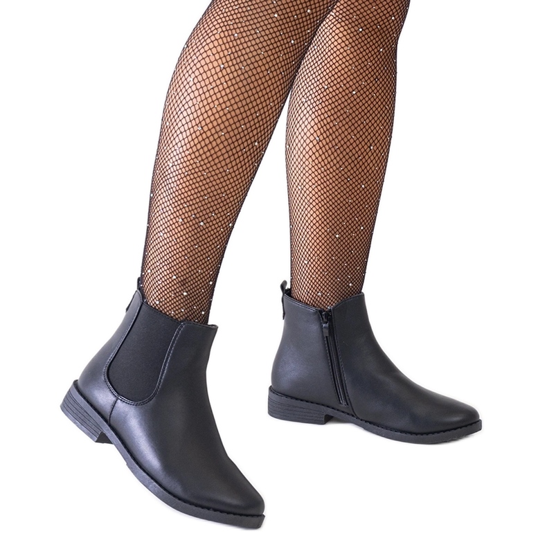 Botines clásicos negros con aplicación elástica en ecopiel Maiza