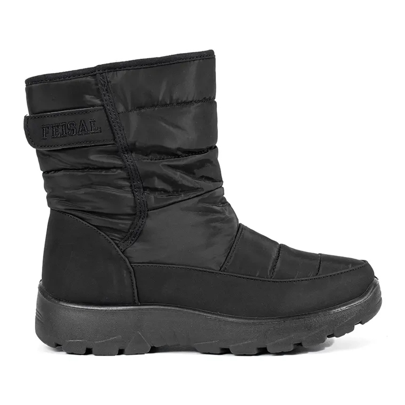 Botas de nieve de mujer con aislamiento negro.