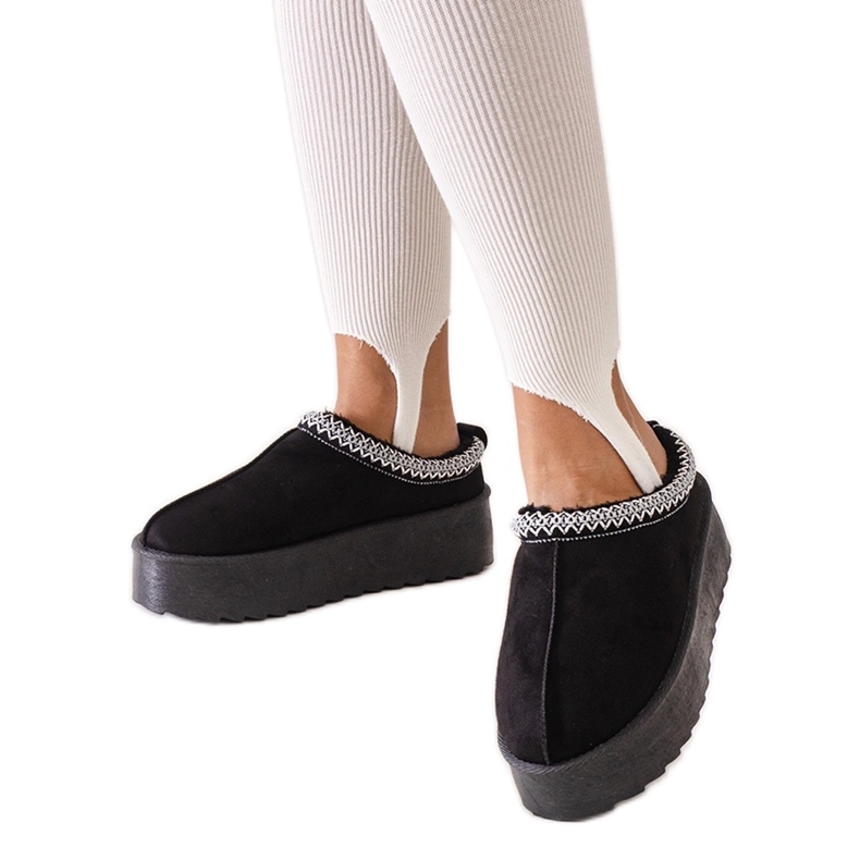 Zapatillas negras decoradas con bordados sobre plataforma alta Luanel negro