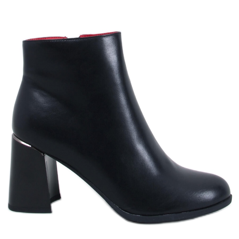 Botines negros con tacón estable